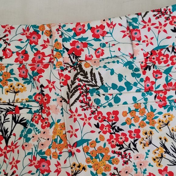 NY and C Floral stretch  pants - Picture 2 of 9